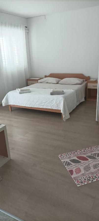 Feel Good Apartment Banjol Exterior foto